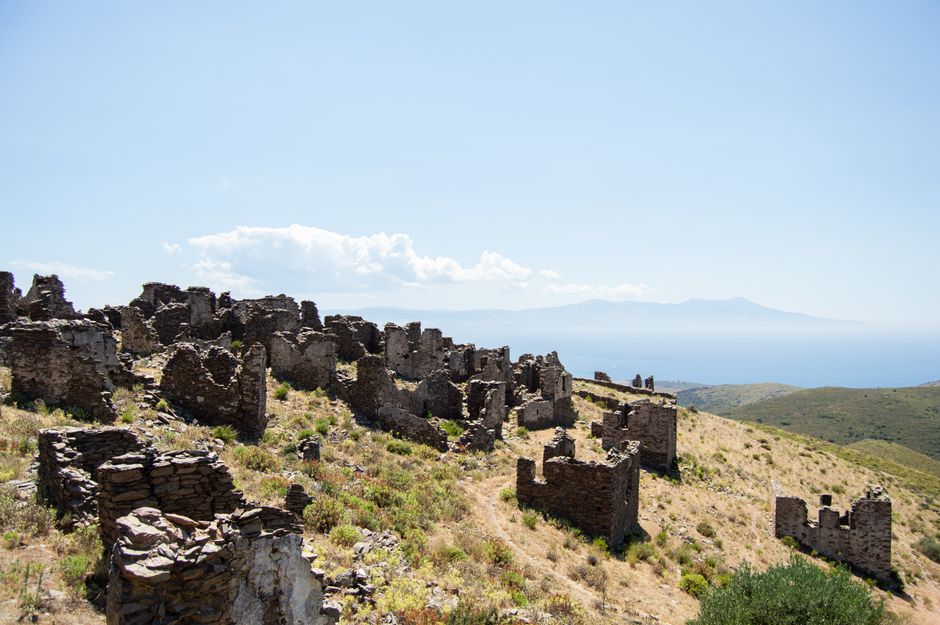 Explore ancient ruins on Parlak hillside with stunning sea views in İzmir, Türkiye.